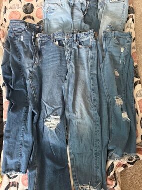 Classic Light Blue Women's Jeans - Versatile Everyday Denim